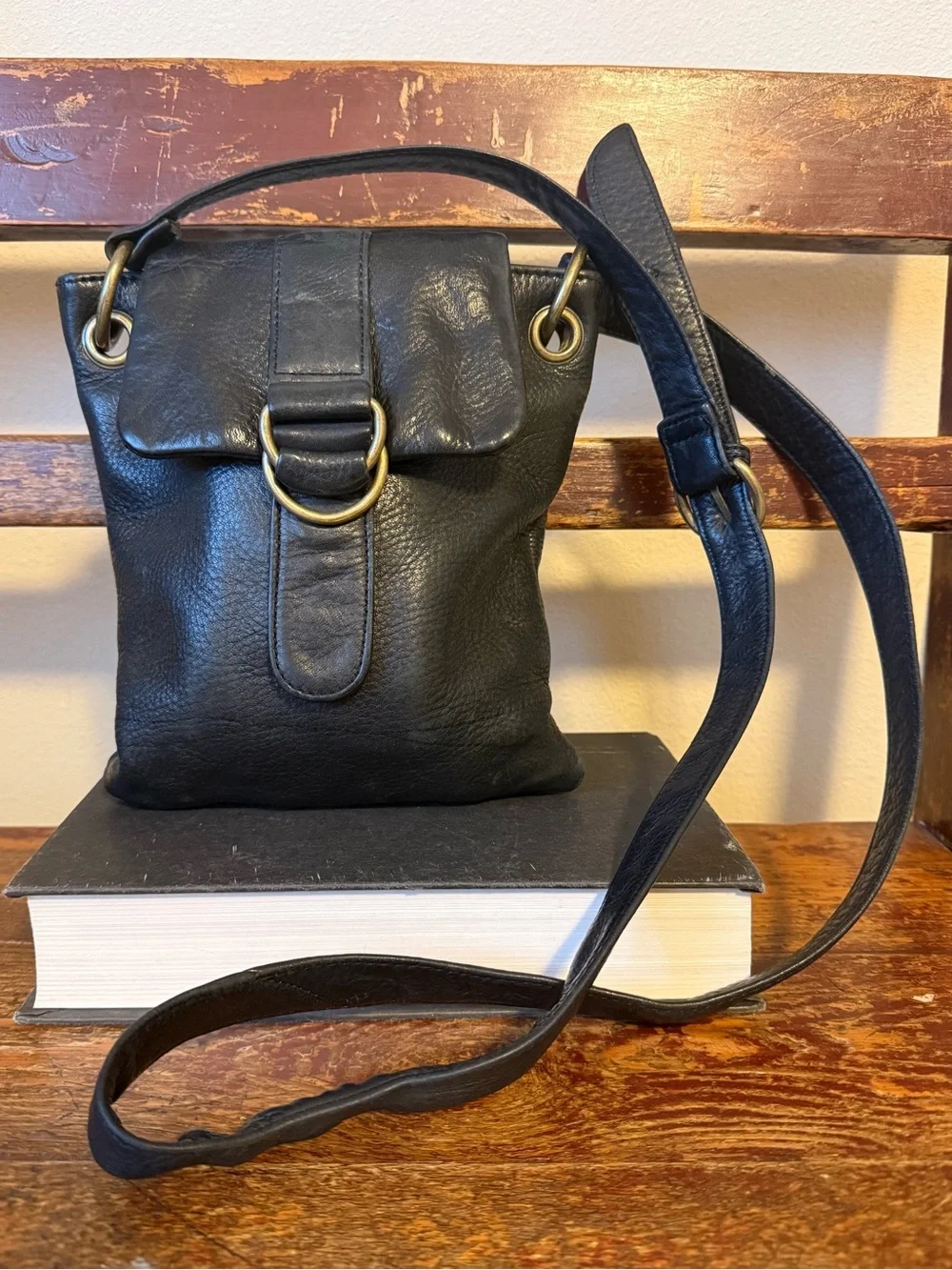 Vintage HOBO Intl Black Pebble Leather Flap Bag Crossbody Shoulder Purse